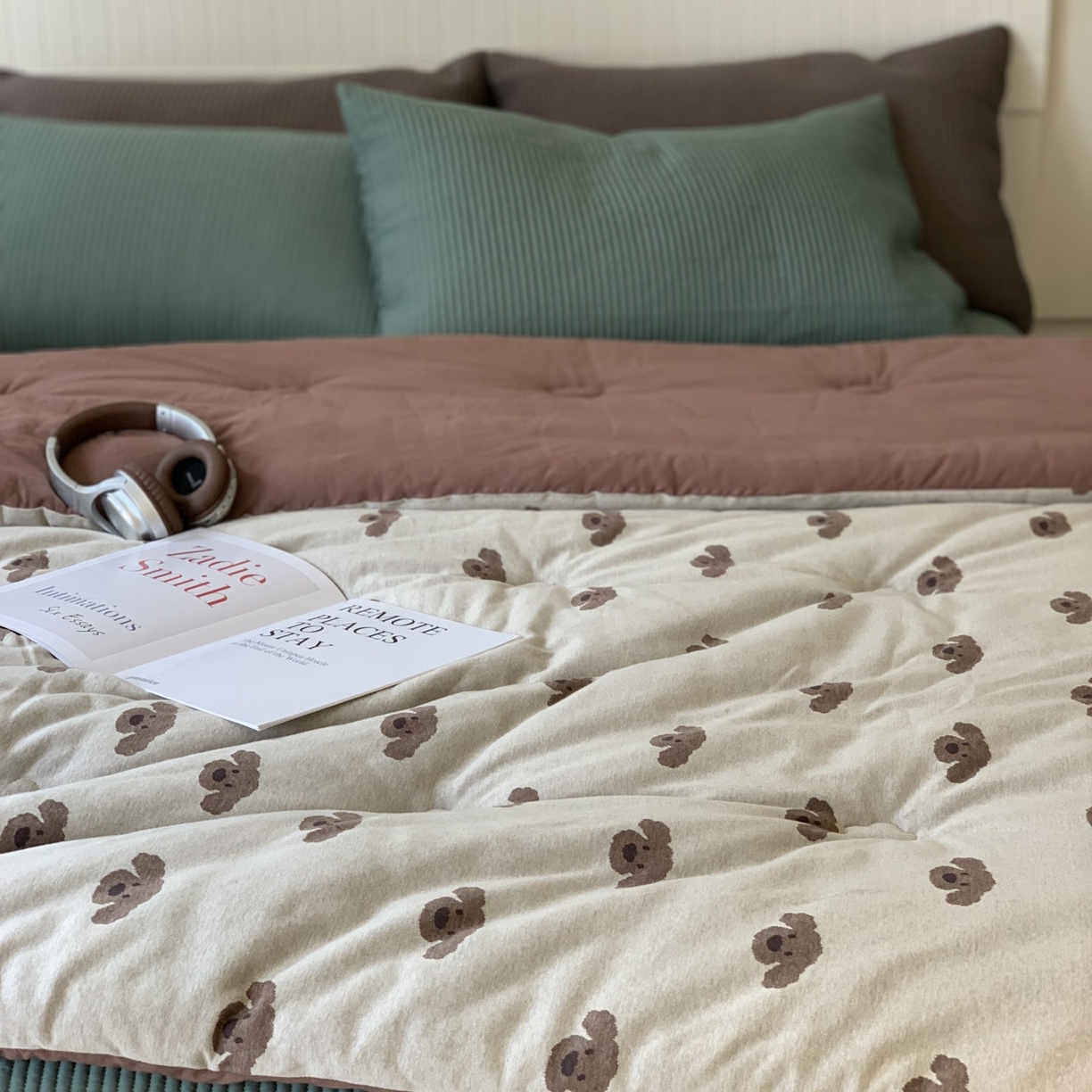 91家纺网 家纺一手货源 找家纺 汇庭 2025秋冬新款小耳朵色织春秋被子被芯系列 叮叮狗卡其