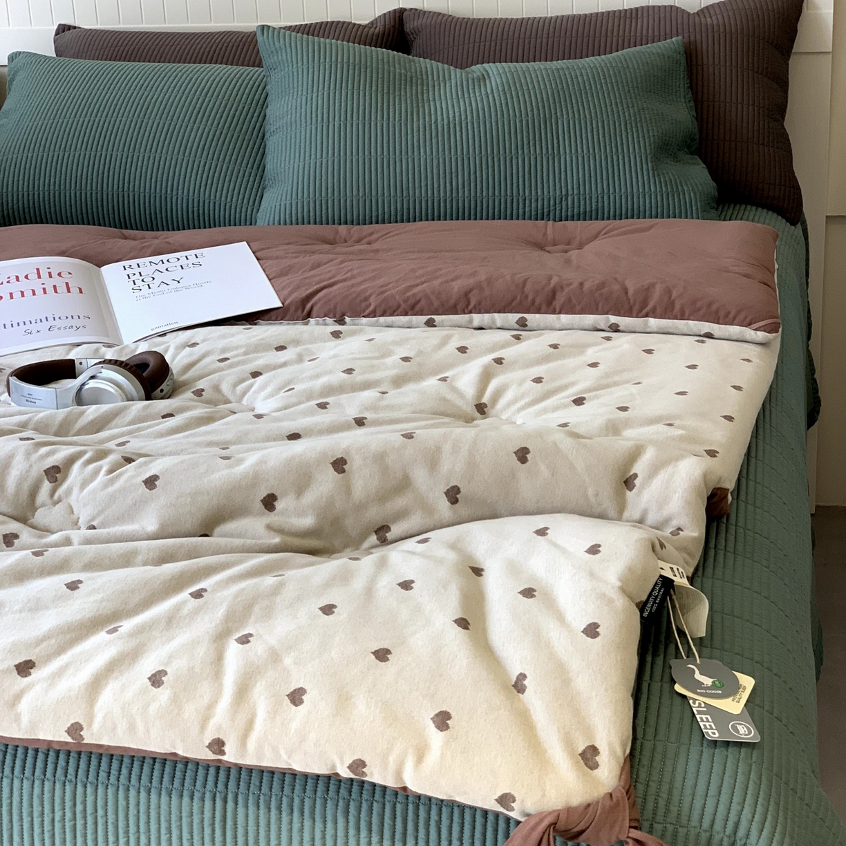 91家纺网 家纺一手货源 找家纺 汇庭 2025秋冬新款小耳朵色织春秋被子被芯系列 小甜心红