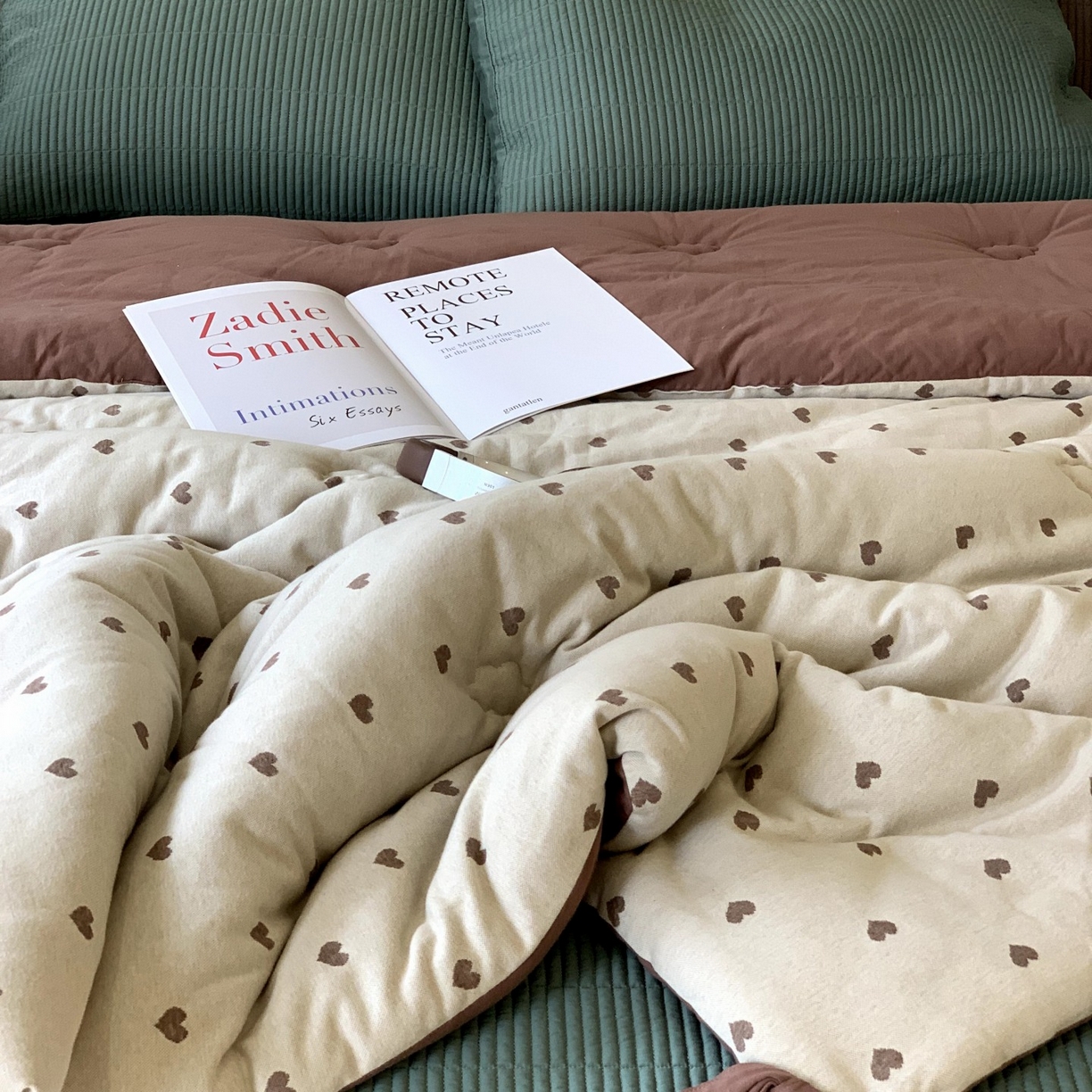 91家纺网 家纺一手货源 找家纺 汇庭 2025秋冬新款小耳朵色织春秋被子被芯系列 小甜心红