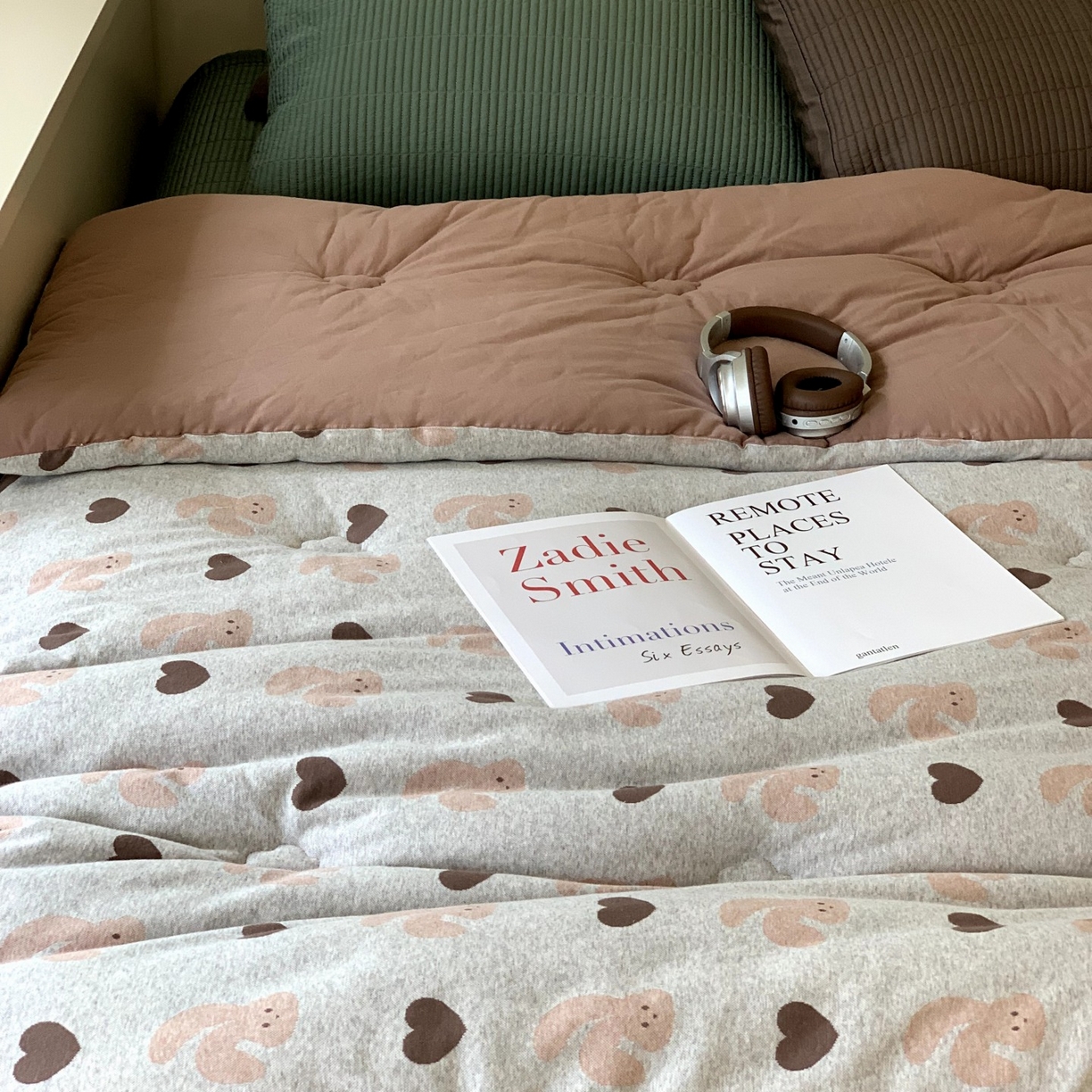 91家纺网 家纺一手货源 找家纺 汇庭 2025秋冬新款小耳朵色织春秋被子被芯系列 红宗小兔