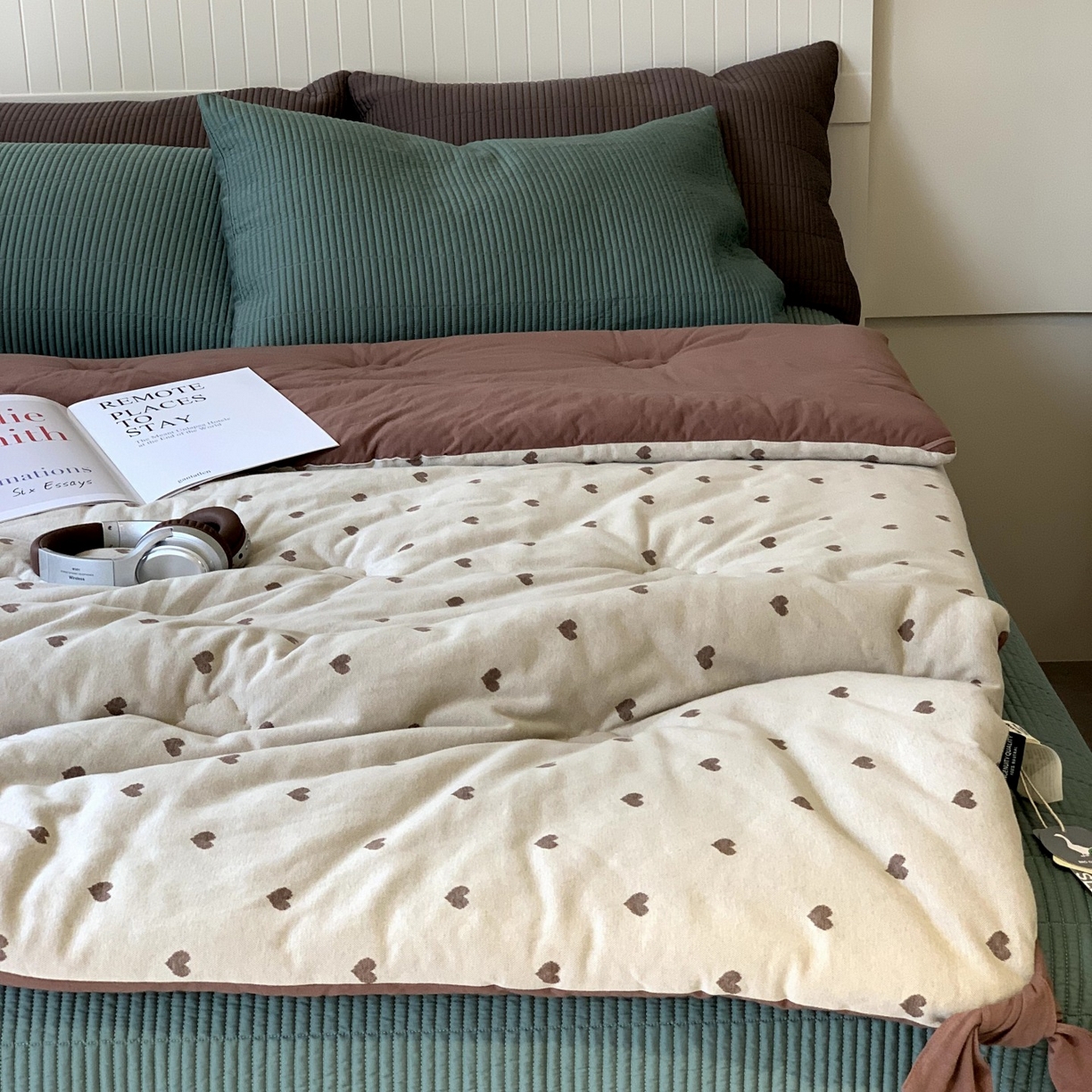 91家纺网 家纺一手货源 找家纺 汇庭 2025秋冬新款小耳朵色织春秋被子被芯系列 小甜心红