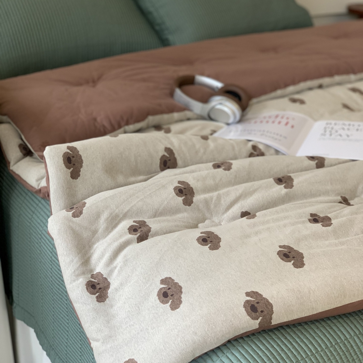 91家纺网 家纺一手货源 找家纺 汇庭 2025秋冬新款小耳朵色织春秋被子被芯系列 叮叮狗卡其