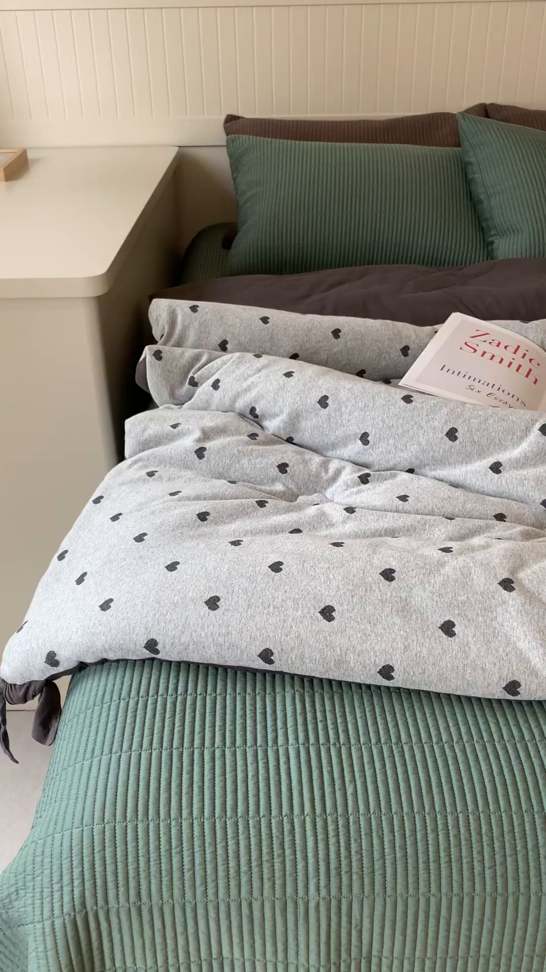 91家纺网 家纺一手货源 找家纺 汇庭 2025秋冬新款小耳朵色织春秋被子被芯系列 小甜心红