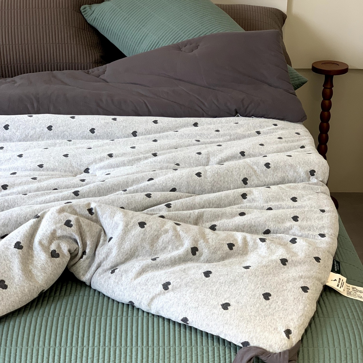 91家纺网 家纺一手货源 找家纺 汇庭 2025秋冬新款小耳朵色织春秋被子被芯系列 小甜心灰