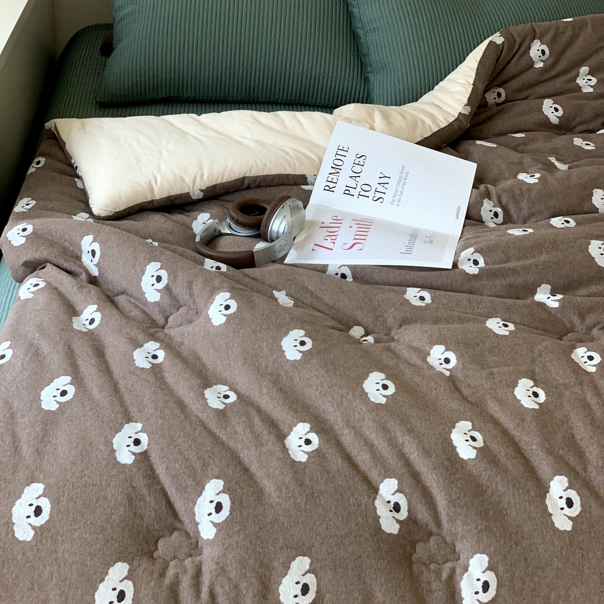 91家纺网 家纺一手货源 找家纺 汇庭 2025秋冬新款小耳朵色织春秋被子被芯系列 叮叮狗棕