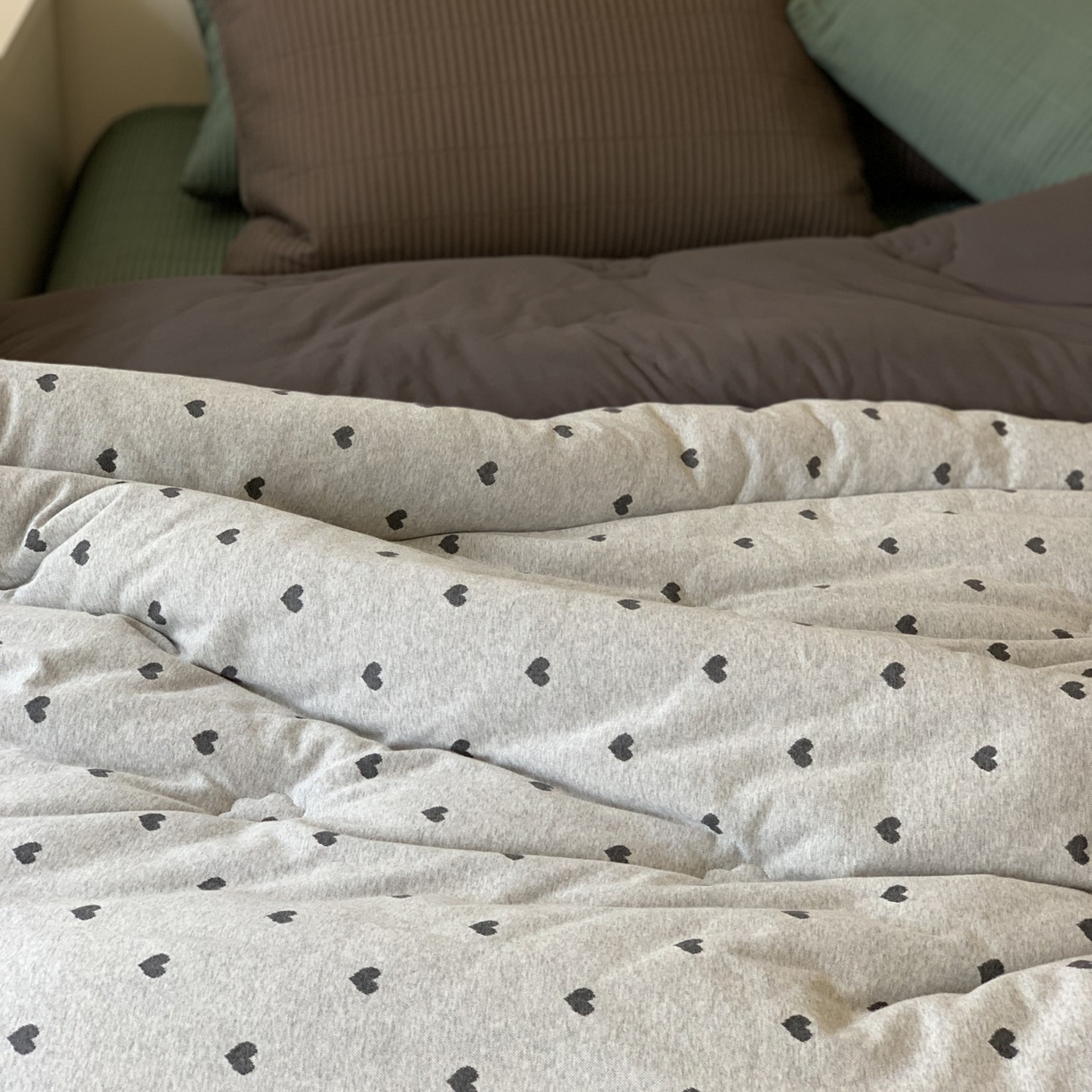 91家纺网 家纺一手货源 找家纺 汇庭 2025秋冬新款小耳朵色织春秋被子被芯系列 小甜心灰