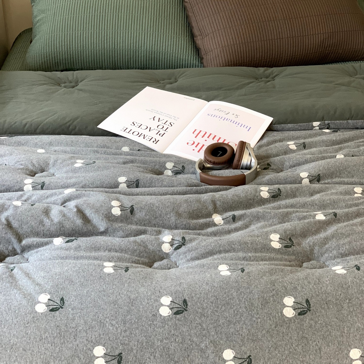 91家纺网 家纺一手货源 找家纺 汇庭 2025秋冬新款小耳朵色织春秋被子被芯系列 黑色樱桃