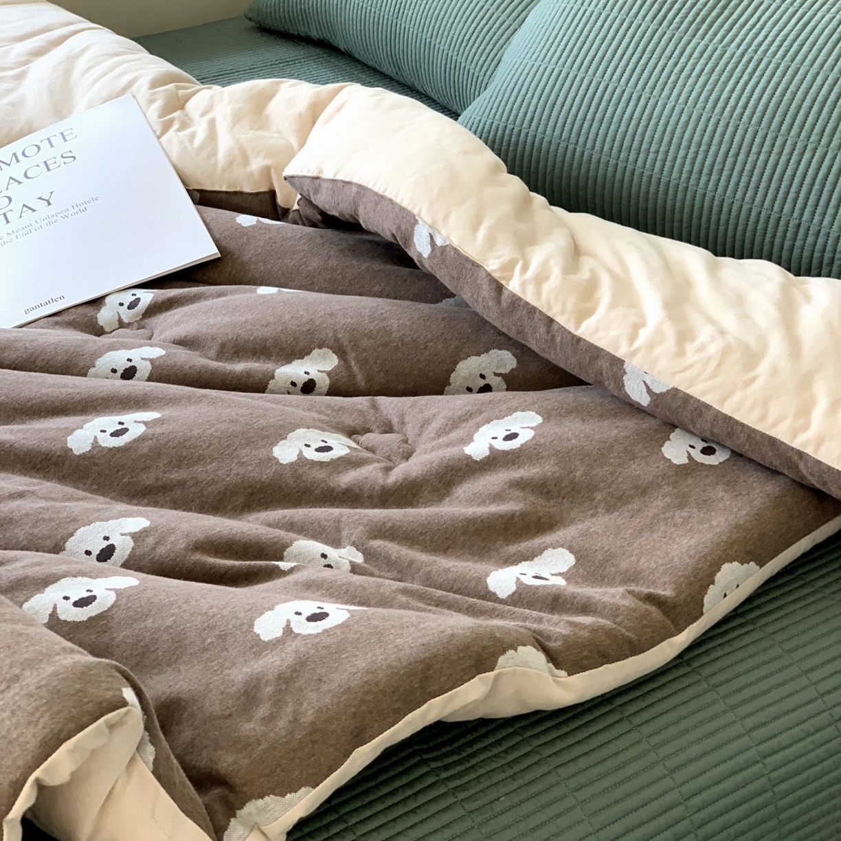 91家纺网 家纺一手货源 找家纺 汇庭 2025秋冬新款小耳朵色织春秋被子被芯系列 叮叮狗棕