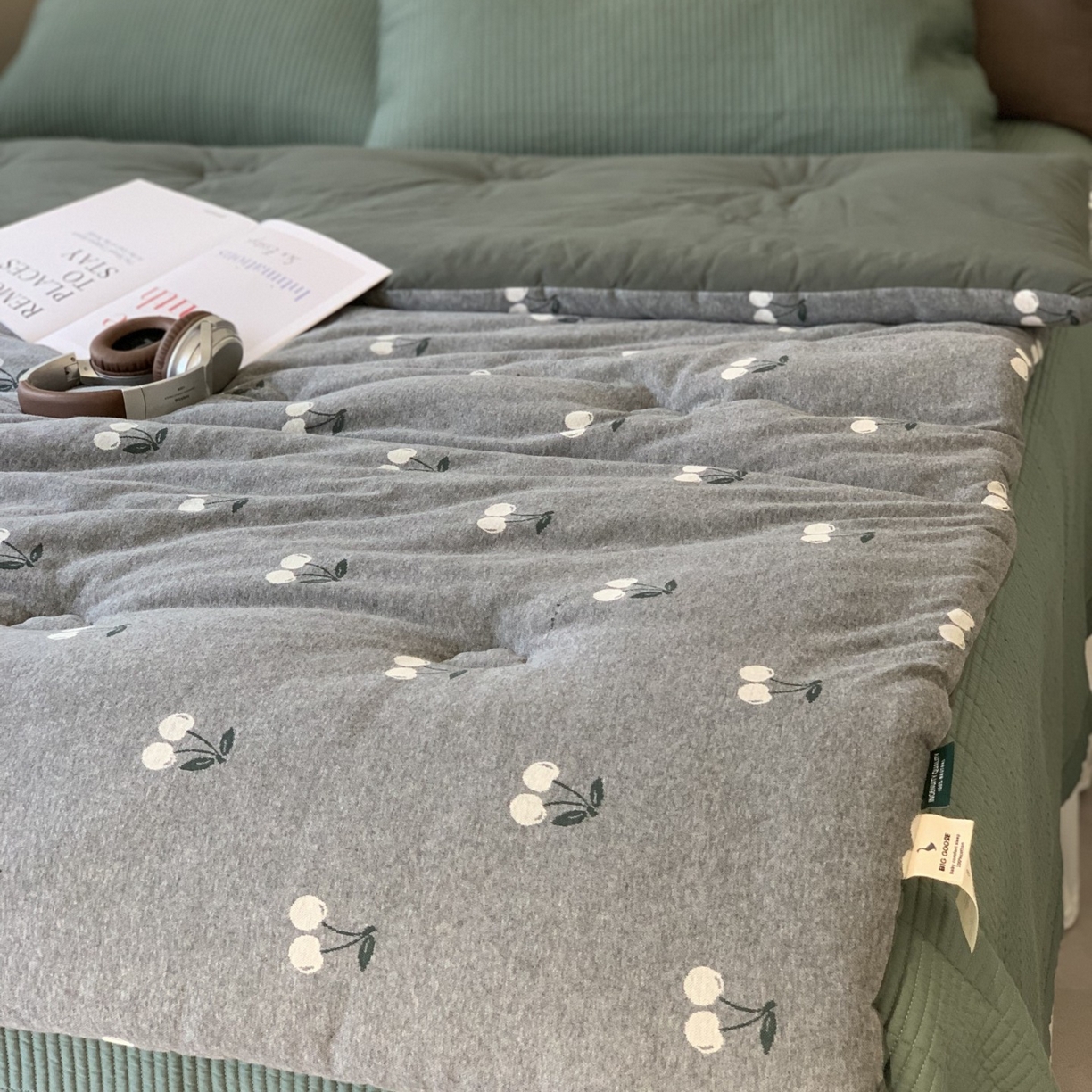 91家纺网 家纺一手货源 找家纺 汇庭 2025秋冬新款小耳朵色织春秋被子被芯系列 黑色樱桃