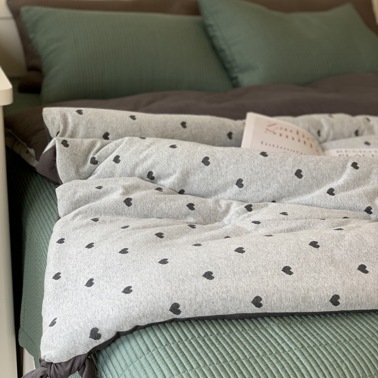 91家纺网 家纺一手货源 找家纺 汇庭 2025秋冬新款小耳朵色织春秋被子被芯系列 小甜心灰