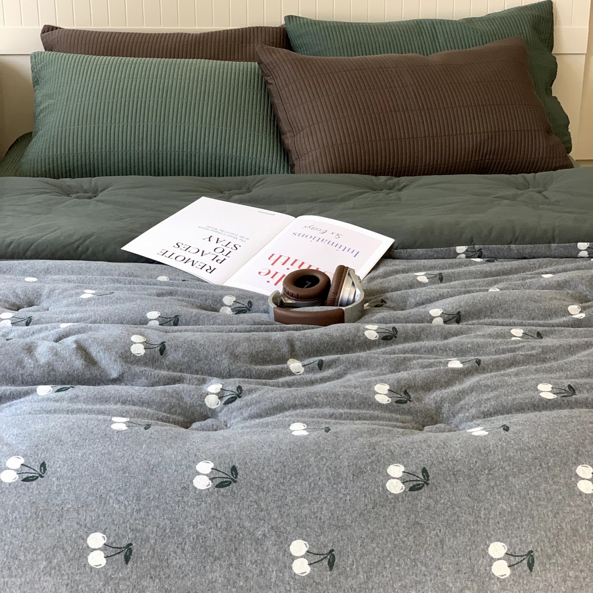 91家纺网 家纺一手货源 找家纺 汇庭 2025秋冬新款小耳朵色织春秋被子被芯系列 黑色樱桃