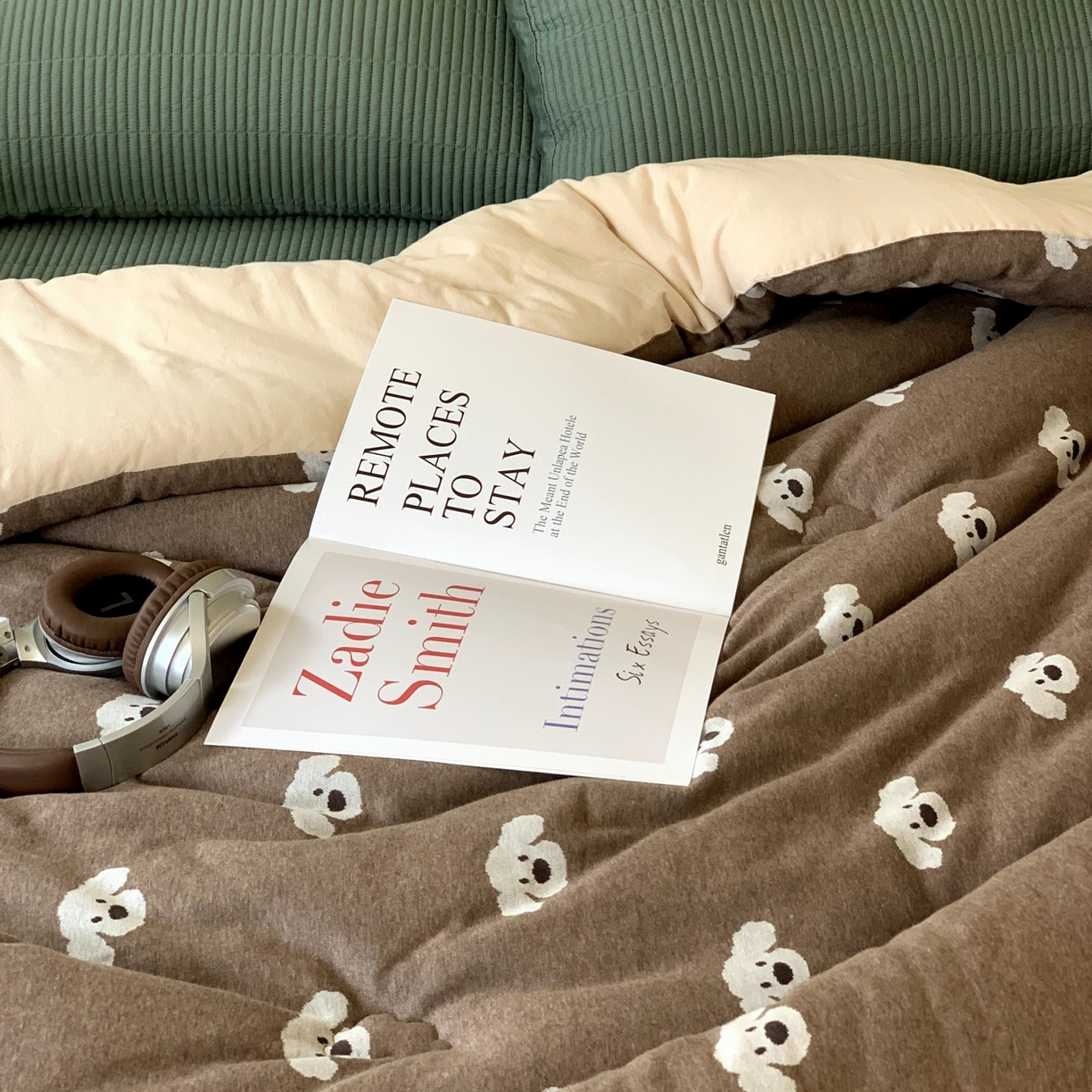 91家纺网 家纺一手货源 找家纺 汇庭 2025秋冬新款小耳朵色织春秋被子被芯系列 叮叮狗棕