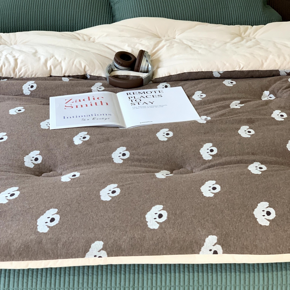 91家纺网 家纺一手货源 找家纺 汇庭 2025秋冬新款小耳朵色织春秋被子被芯系列 叮叮狗棕