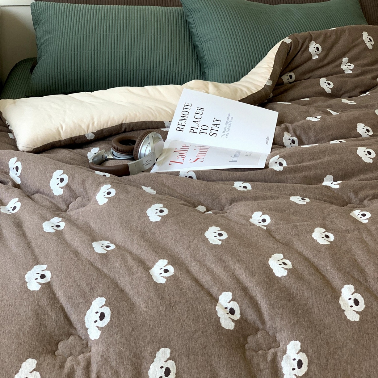 91家纺网 家纺一手货源 找家纺 汇庭 2025秋冬新款小耳朵色织春秋被子被芯系列 叮叮狗棕