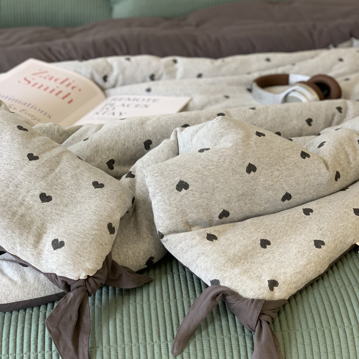 91家纺网 家纺一手货源 找家纺 汇庭 2025秋冬新款小耳朵色织春秋被子被芯系列 小甜心灰