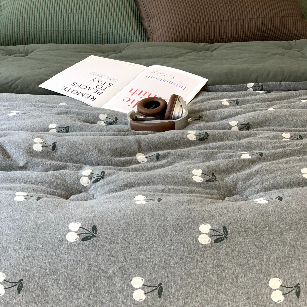 91家纺网 家纺一手货源 找家纺 汇庭 2025秋冬新款小耳朵色织春秋被子被芯系列 黑色樱桃