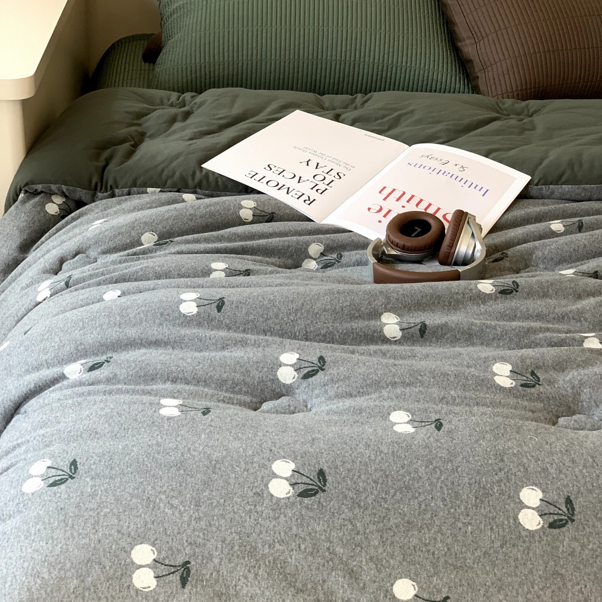 91家纺网 家纺一手货源 找家纺 汇庭 2025秋冬新款小耳朵色织春秋被子被芯系列 黑色樱桃