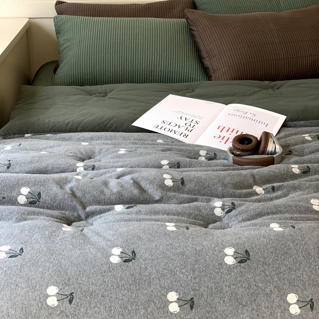 91家纺网 家纺一手货源 找家纺 汇庭 2025秋冬新款小耳朵色织春秋被子被芯系列 黑色樱桃