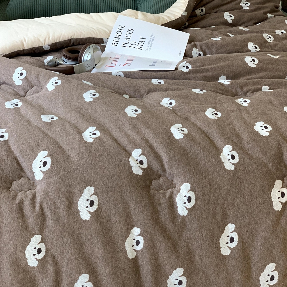 91家纺网 家纺一手货源 找家纺 汇庭 2025秋冬新款小耳朵色织春秋被子被芯系列 叮叮狗棕