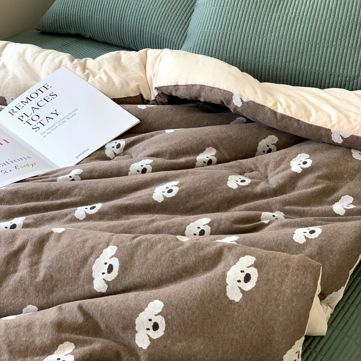 91家纺网 家纺一手货源 找家纺 汇庭 2025秋冬新款小耳朵色织春秋被子被芯系列 叮叮狗棕