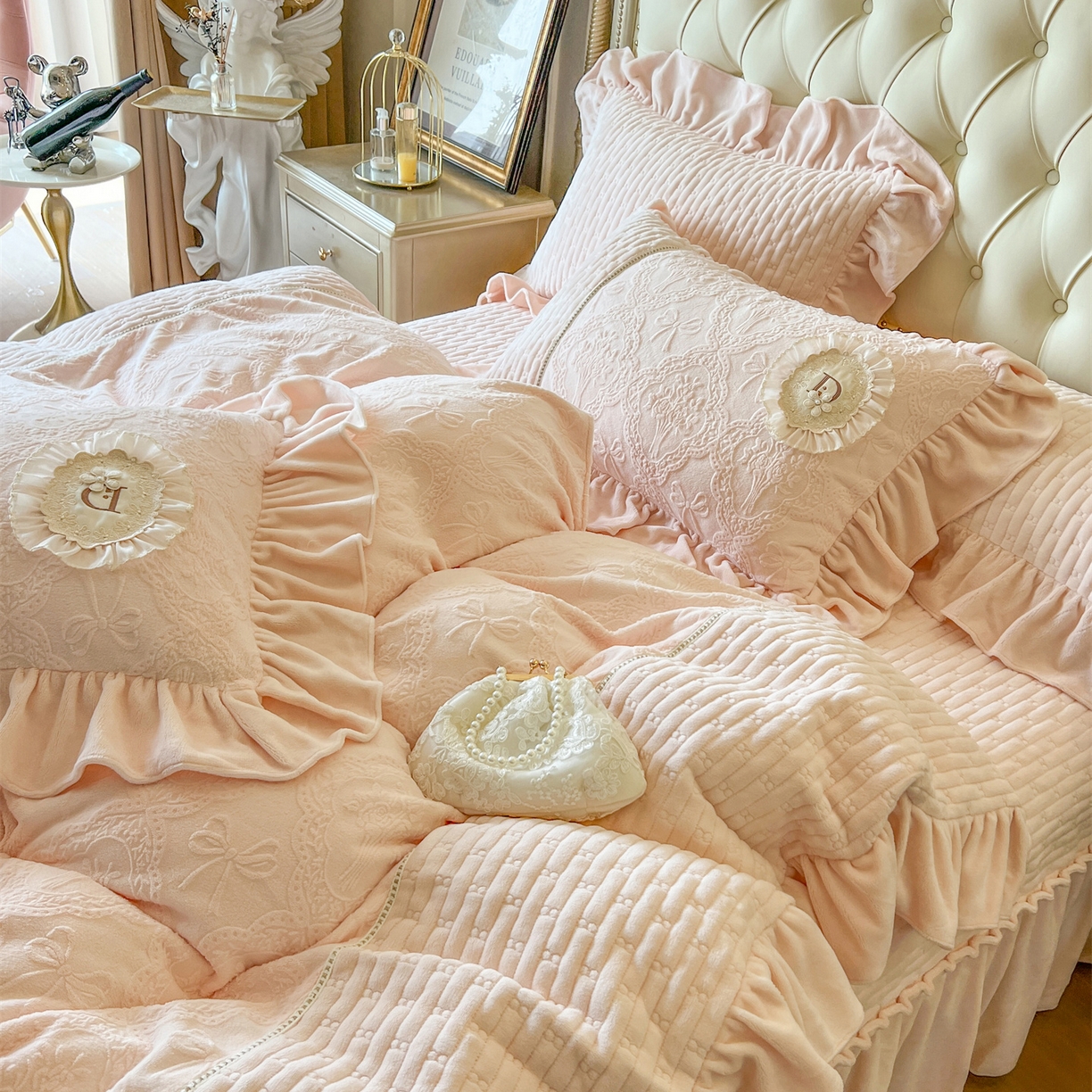 91家纺网 家纺一手货源 找家纺 （总）好儿喜家纺 2025新款雕花牛奶绒床盖四件套-艾洛微