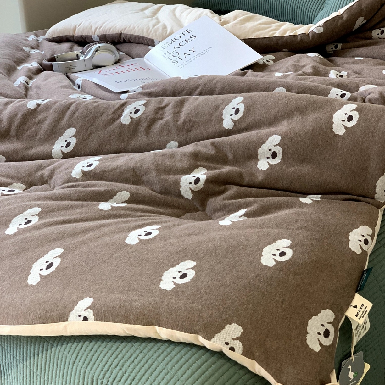 91家纺网 家纺一手货源 找家纺 汇庭 2025秋冬新款小耳朵色织春秋被子被芯系列 叮叮狗棕