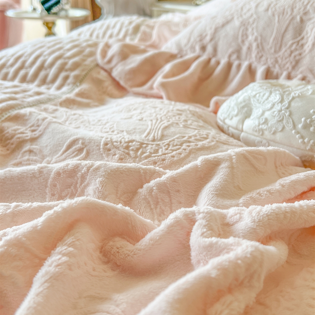 91家纺网 家纺一手货源 找家纺 （总）好儿喜家纺 2025新款雕花牛奶绒床盖四件套-艾洛微