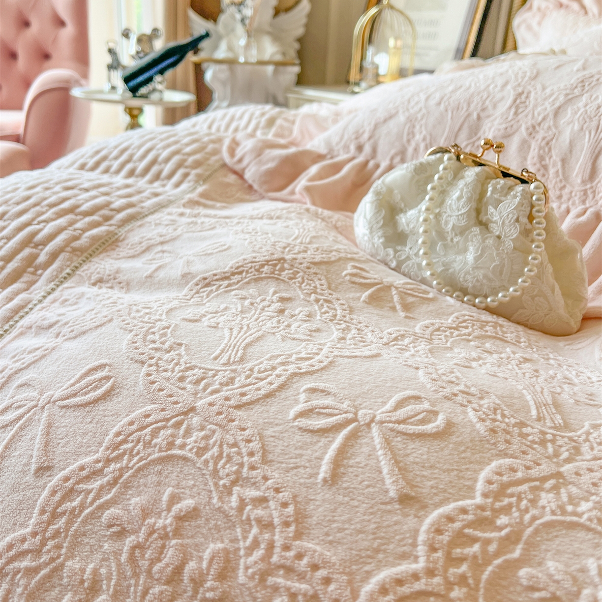 91家纺网 家纺一手货源 找家纺 （总）好儿喜家纺 2025新款雕花牛奶绒床盖四件套-艾洛微