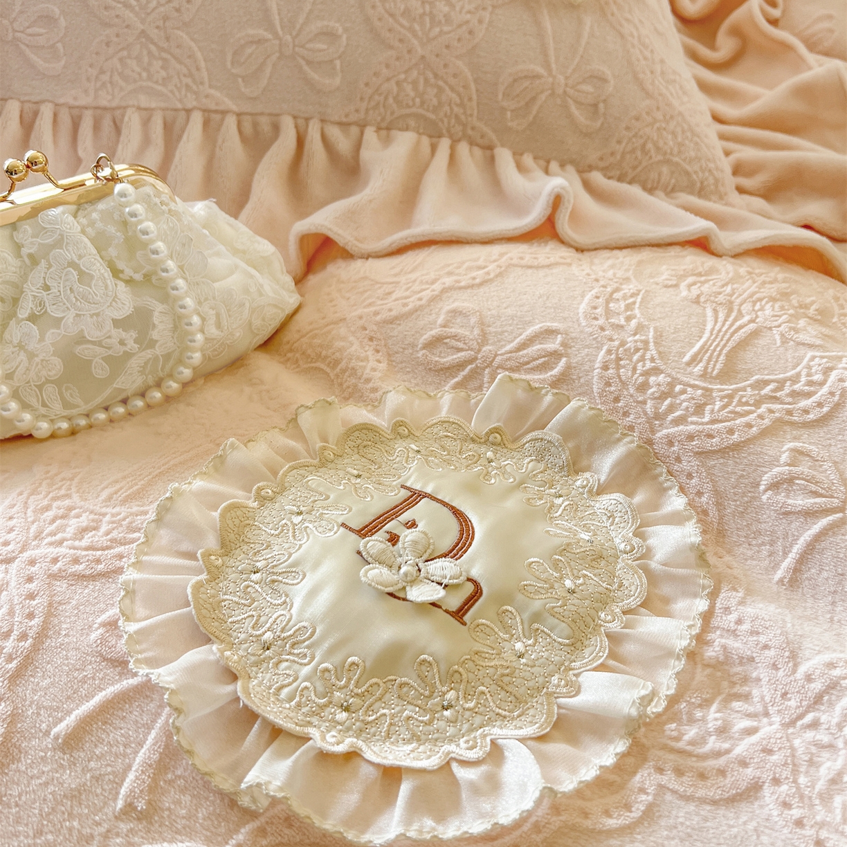 91家纺网 家纺一手货源 找家纺 （总）好儿喜家纺 2025新款雕花牛奶绒床盖四件套-艾洛微