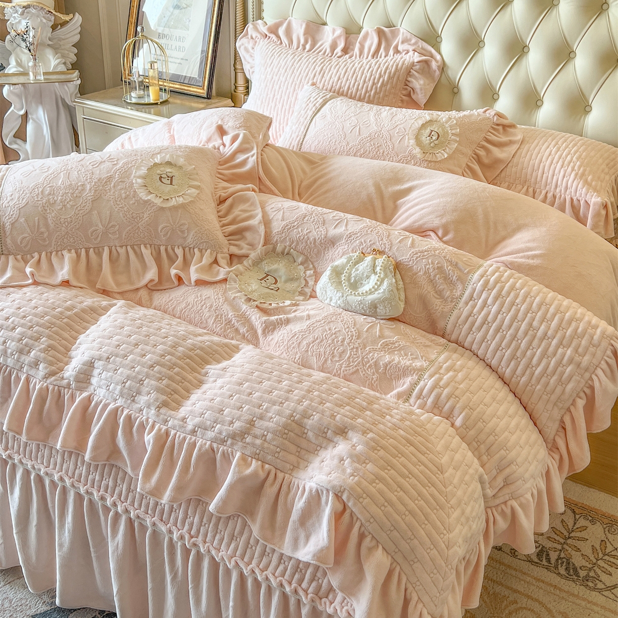 91家纺网 家纺一手货源 找家纺 （总）好儿喜家纺 2025新款雕花牛奶绒床盖四件套-艾洛微