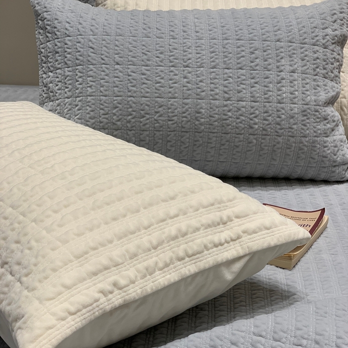 91家纺网 家纺一手货源 找家纺 汇庭 2025新款时尚条绒床盖三件套系列 时尚条蓝