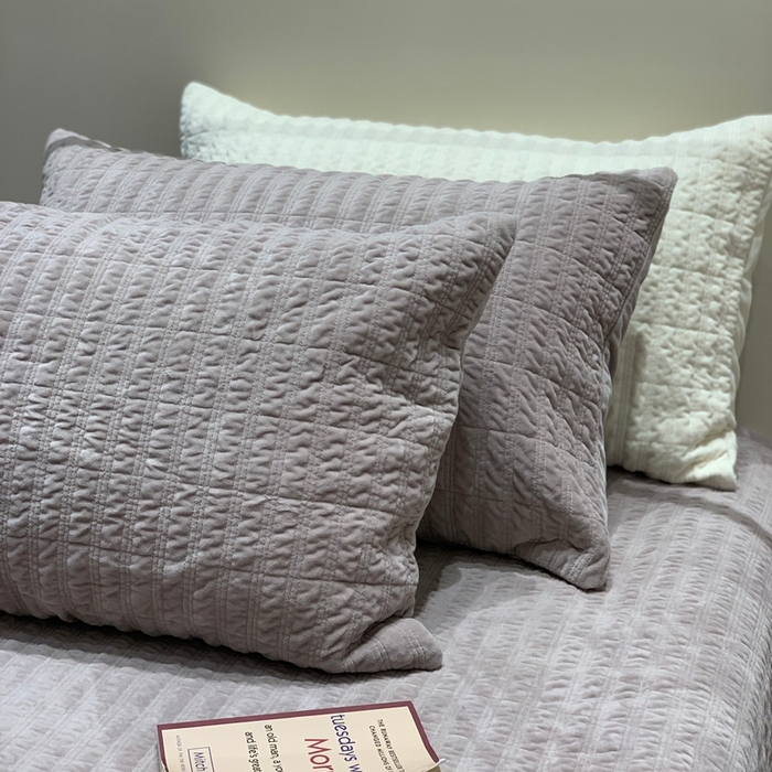 91家纺网 家纺一手货源 找家纺 汇庭 2025新款时尚条绒床盖三件套系列 时尚条紫