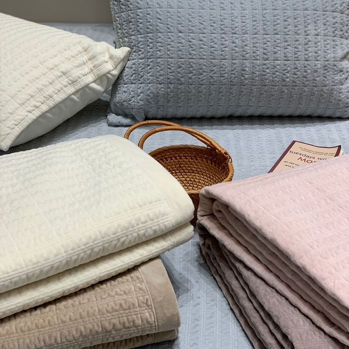 91家纺网 家纺一手货源 找家纺 （总）汇庭 2025新款时尚条绒床盖三件套系列