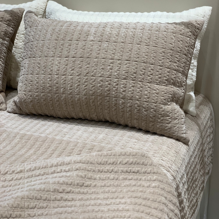 91家纺网 家纺一手货源 找家纺 汇庭 2025新款时尚条绒床盖三件套系列 时尚条咖