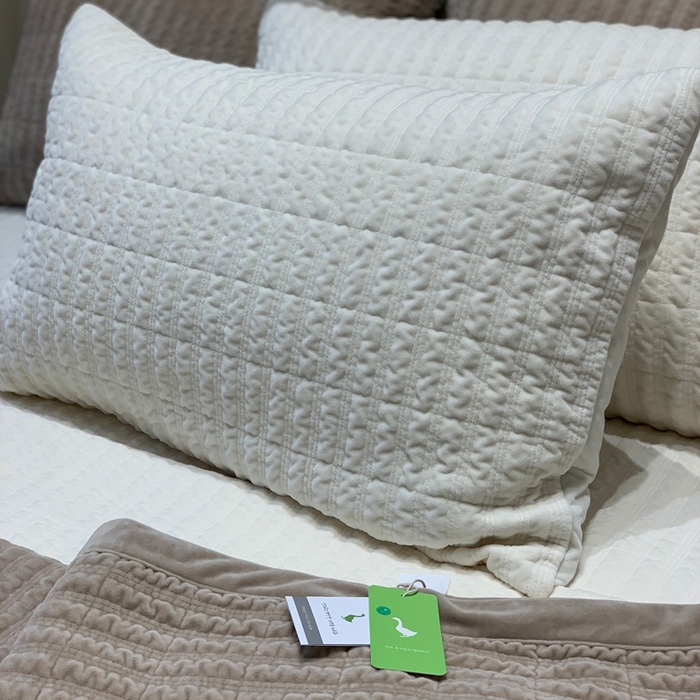 91家纺网 家纺一手货源 找家纺 汇庭 2025新款时尚条绒床盖三件套系列 时尚条咖