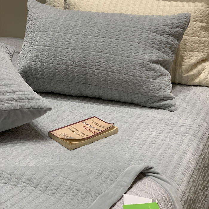 91家纺网 家纺一手货源 找家纺 汇庭 2025新款时尚条绒床盖三件套系列 时尚条蓝