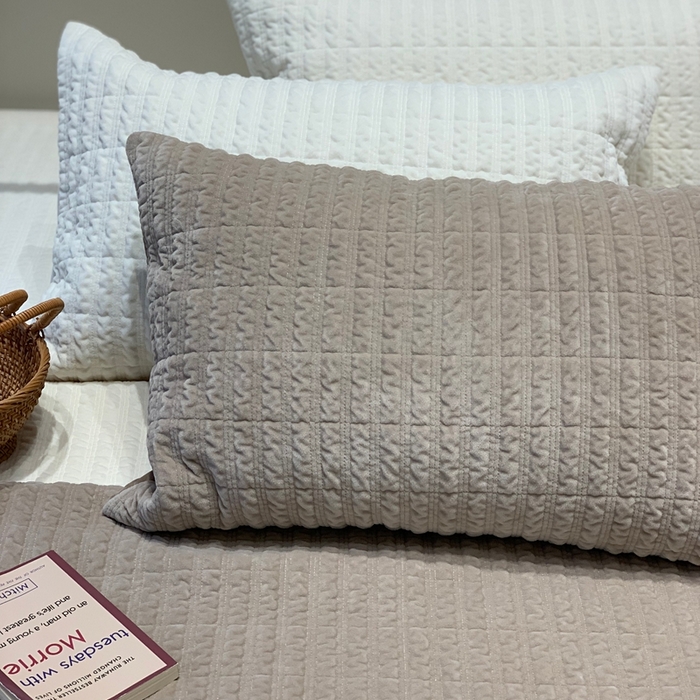 91家纺网 家纺一手货源 找家纺 汇庭 2025新款时尚条绒床盖三件套系列 时尚条咖