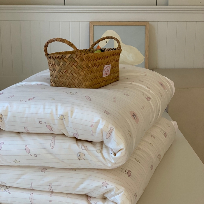 91家纺网 家纺一手货源 找家纺 汇庭 2025新款美棉春秋被被子被芯系列 奶油小猫粉