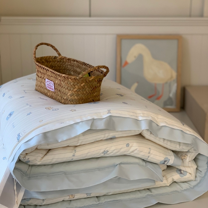 91家纺网 家纺一手货源 找家纺 汇庭 2025新款美棉春秋被被子被芯系列 奶油小猫蓝