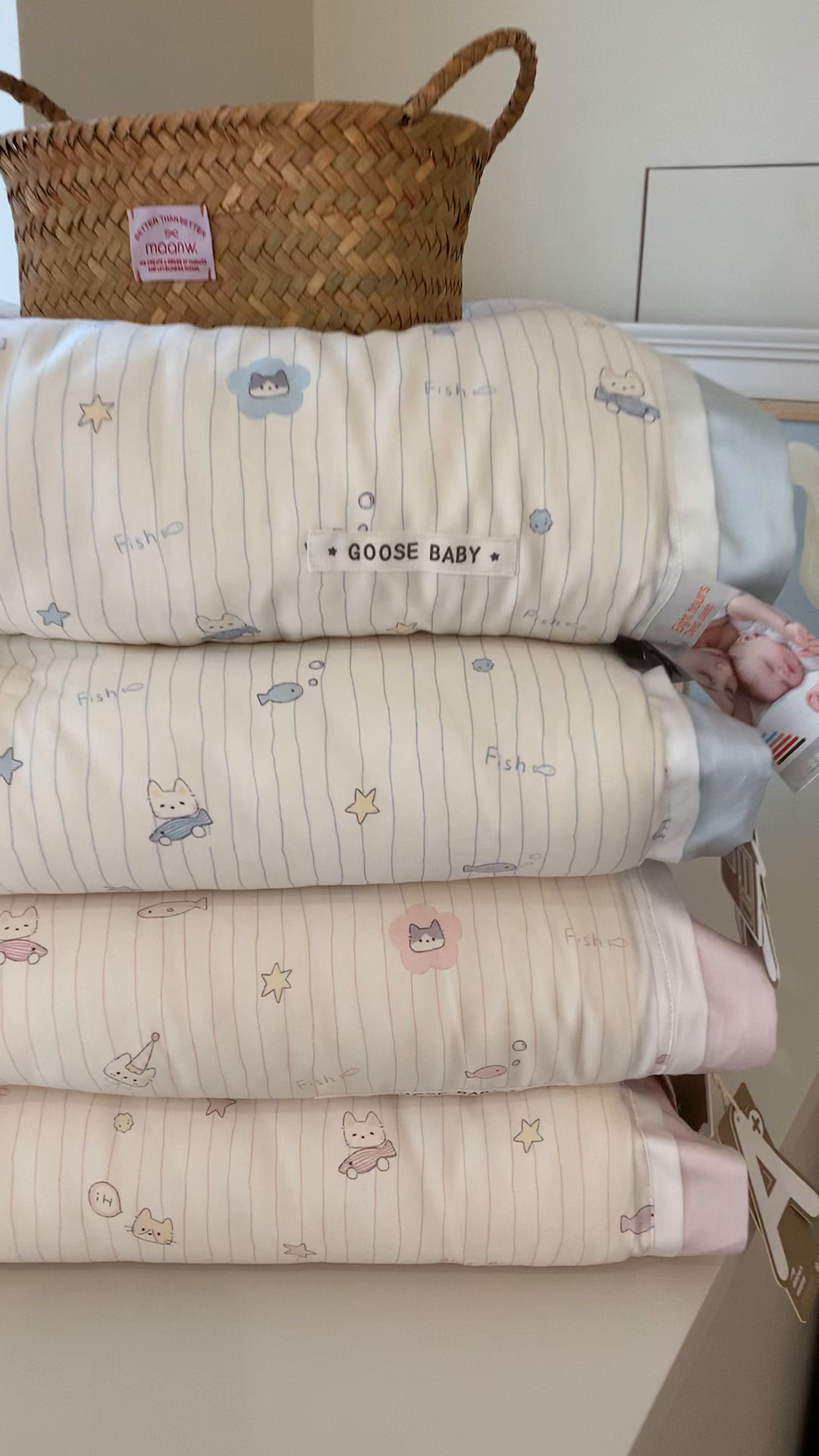 91家纺网 家纺一手货源 找家纺 汇庭 2025新款美棉春秋被被子被芯系列 奶油小猫粉