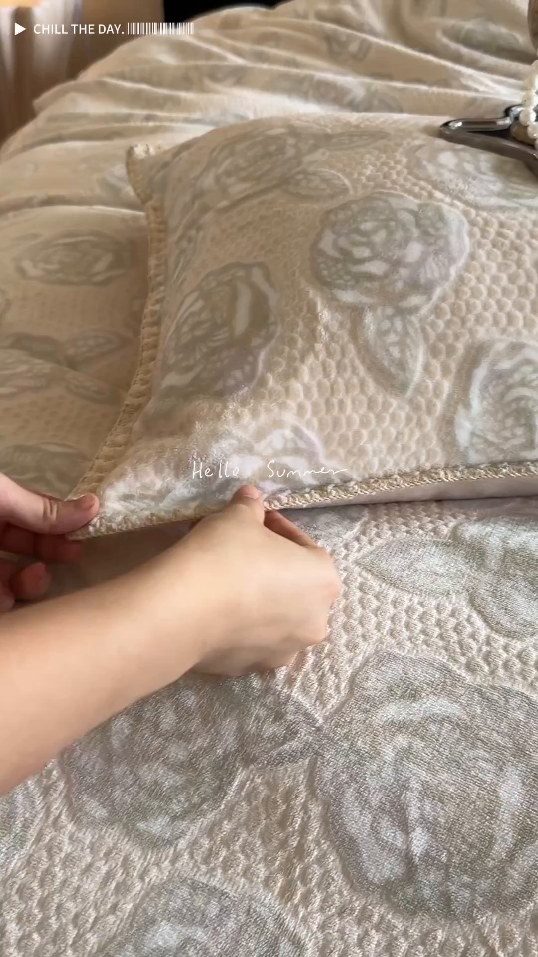 91家纺网 家纺一手货源 找家纺 丞音家纺 2025新款A类230克全消光烂花牛奶绒四件套-索菲亚 索菲亚-奶茶杏