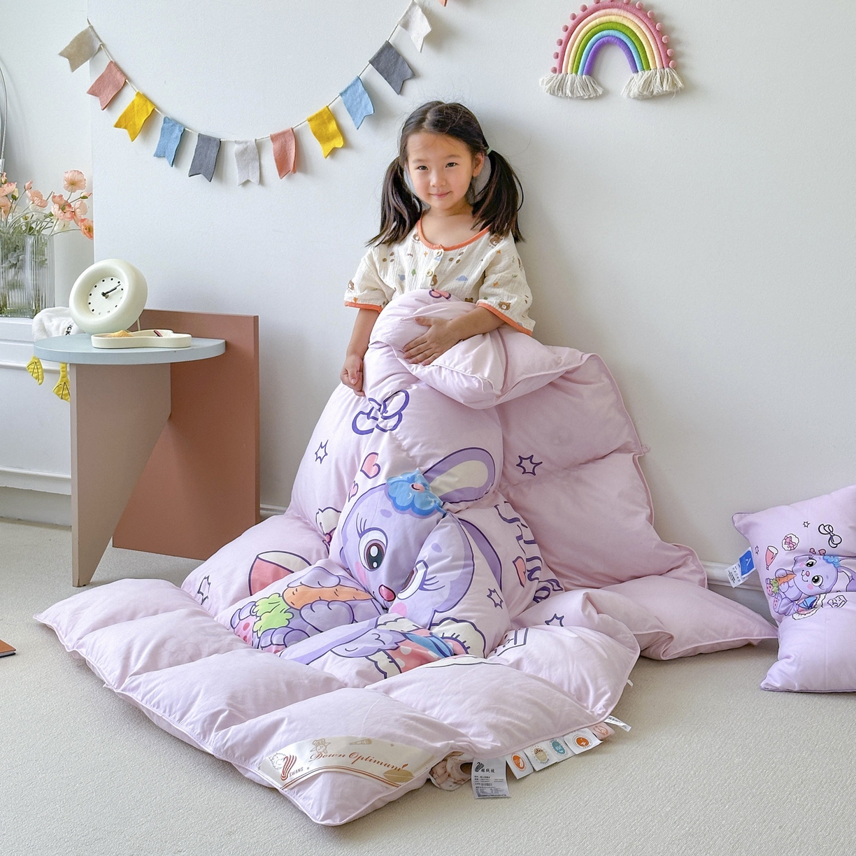 91家纺网 家纺一手货源 找家纺 暖羽屋羽绒馆 2025新款天丝儿童羽绒被鹅绒丝被芯1.5米儿童学生羽绒被 羽毛被冬被 春秋羽绒被子 紫色兔兔 带模特