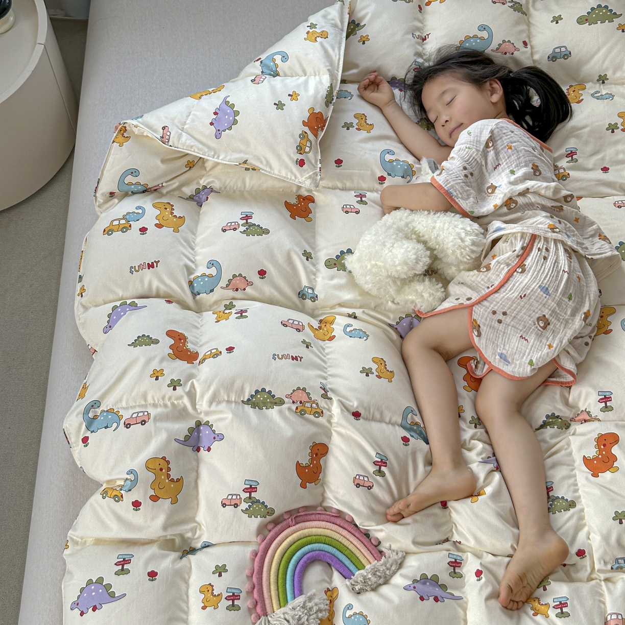 91家纺网 家纺一手货源 找家纺 暖羽屋羽绒馆 2025新款天丝儿童羽绒被鹅绒丝被芯1.5米儿童学生羽绒被 羽毛被冬被 春秋羽绒被子 汽车恐龙