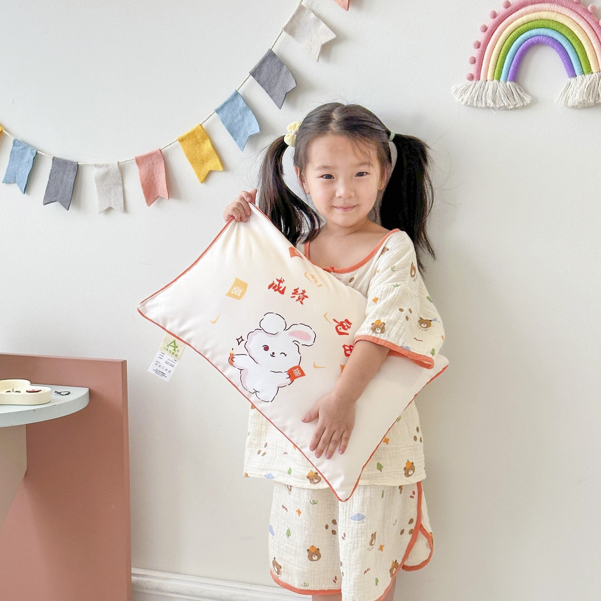 91家纺网 家纺一手货源 找家纺 暖羽屋羽绒馆 2025新款天丝儿童羽绒被鹅绒丝被芯1.5米儿童学生羽绒被 羽毛被冬被 春秋羽绒被子 成绩兔出 带模特