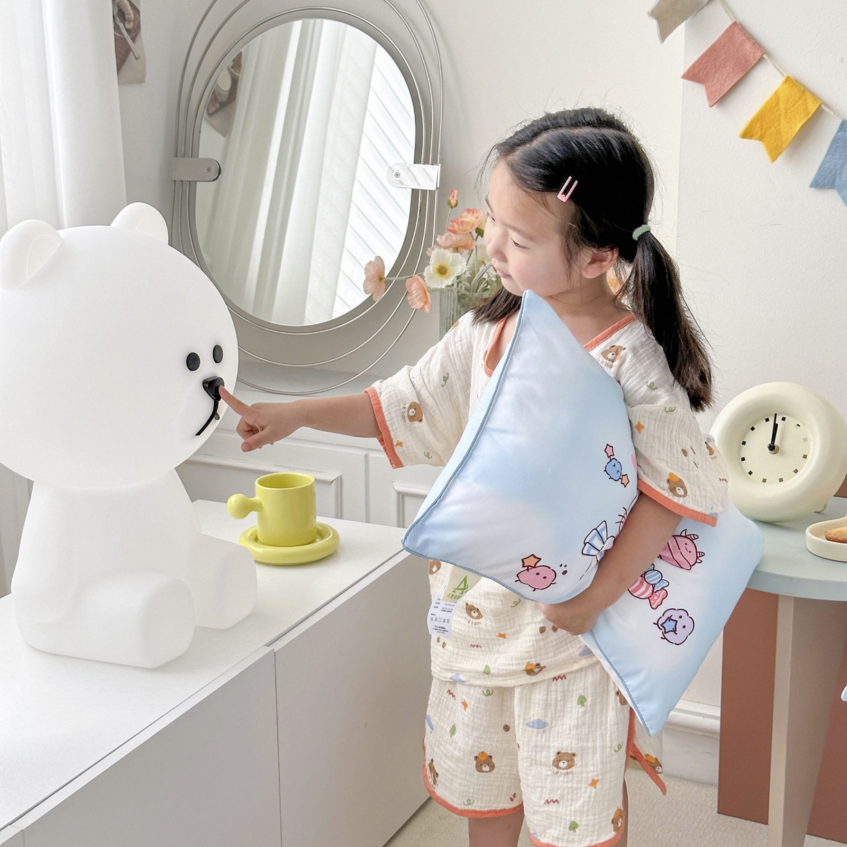 91家纺网 家纺一手货源 找家纺 暖羽屋羽绒馆 2025新款天丝儿童羽绒被鹅绒丝被芯1.5米儿童学生羽绒被 羽毛被冬被 春秋羽绒被子 奶糖兔兔 带模特