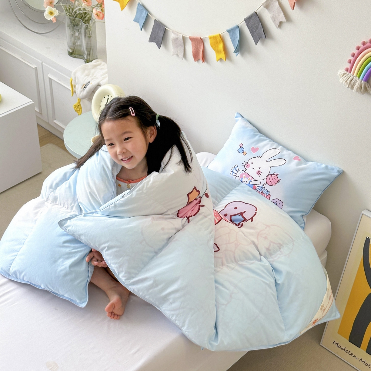 91家纺网 家纺一手货源 找家纺 暖羽屋羽绒馆 2025新款天丝儿童羽绒被鹅绒丝被芯1.5米儿童学生羽绒被 羽毛被冬被 春秋羽绒被子 奶糖兔兔 带模特