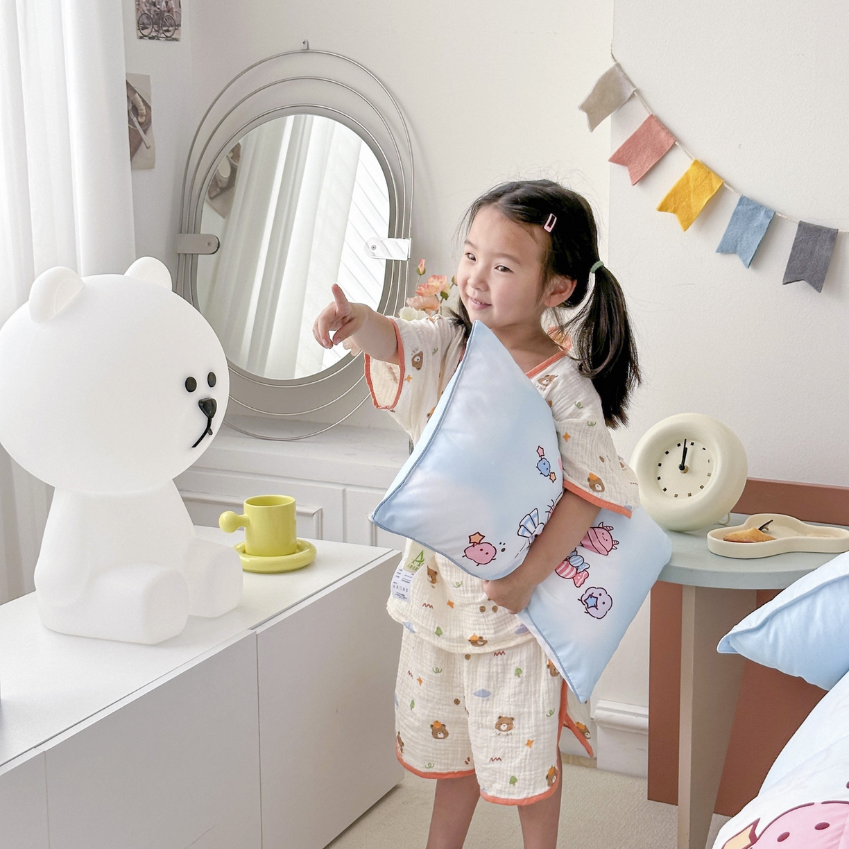 91家纺网 家纺一手货源 找家纺 暖羽屋羽绒馆 2025新款天丝儿童羽绒被鹅绒丝被芯1.5米儿童学生羽绒被 羽毛被冬被 春秋羽绒被子 奶糖兔兔 带模特