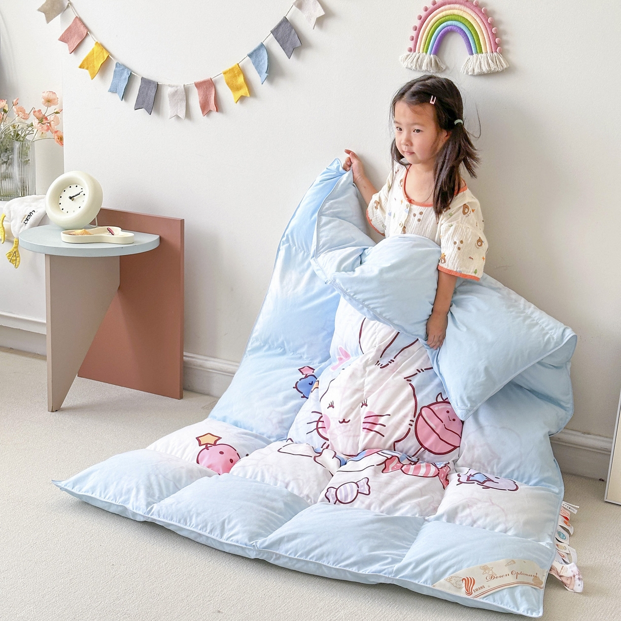 91家纺网 家纺一手货源 找家纺 暖羽屋羽绒馆 2025新款天丝儿童羽绒被鹅绒丝被芯1.5米儿童学生羽绒被 羽毛被冬被 春秋羽绒被子 奶糖兔兔 带模特