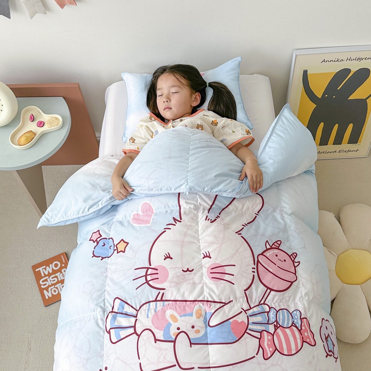 91家纺网 家纺一手货源 找家纺 暖羽屋羽绒馆 2025新款天丝儿童羽绒被鹅绒丝被芯1.5米儿童学生羽绒被 羽毛被冬被 春秋羽绒被子 奶糖兔兔 带模特