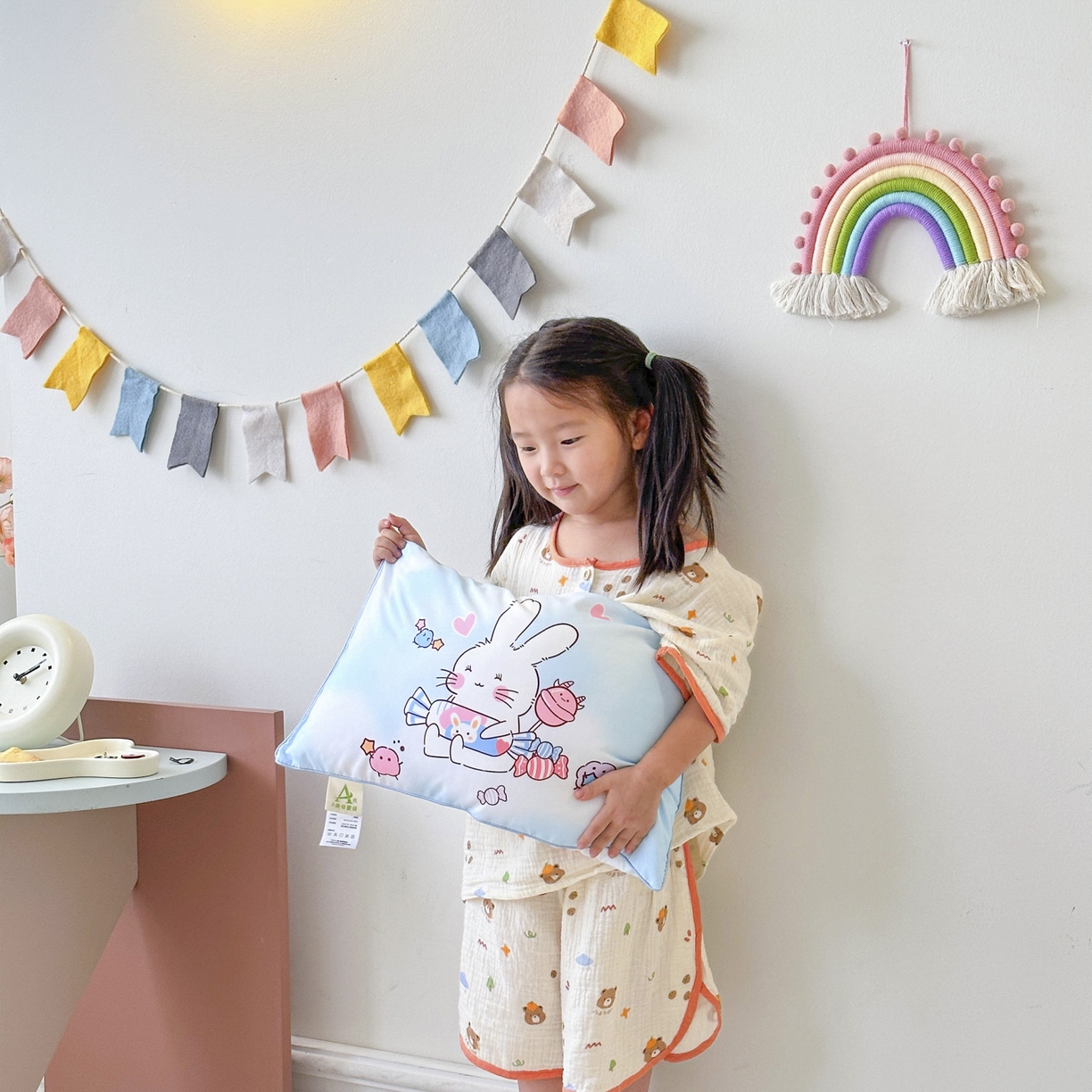 91家纺网 家纺一手货源 找家纺 暖羽屋羽绒馆 2025新款天丝儿童羽绒被鹅绒丝被芯1.5米儿童学生羽绒被 羽毛被冬被 春秋羽绒被子 奶糖兔兔 带模特